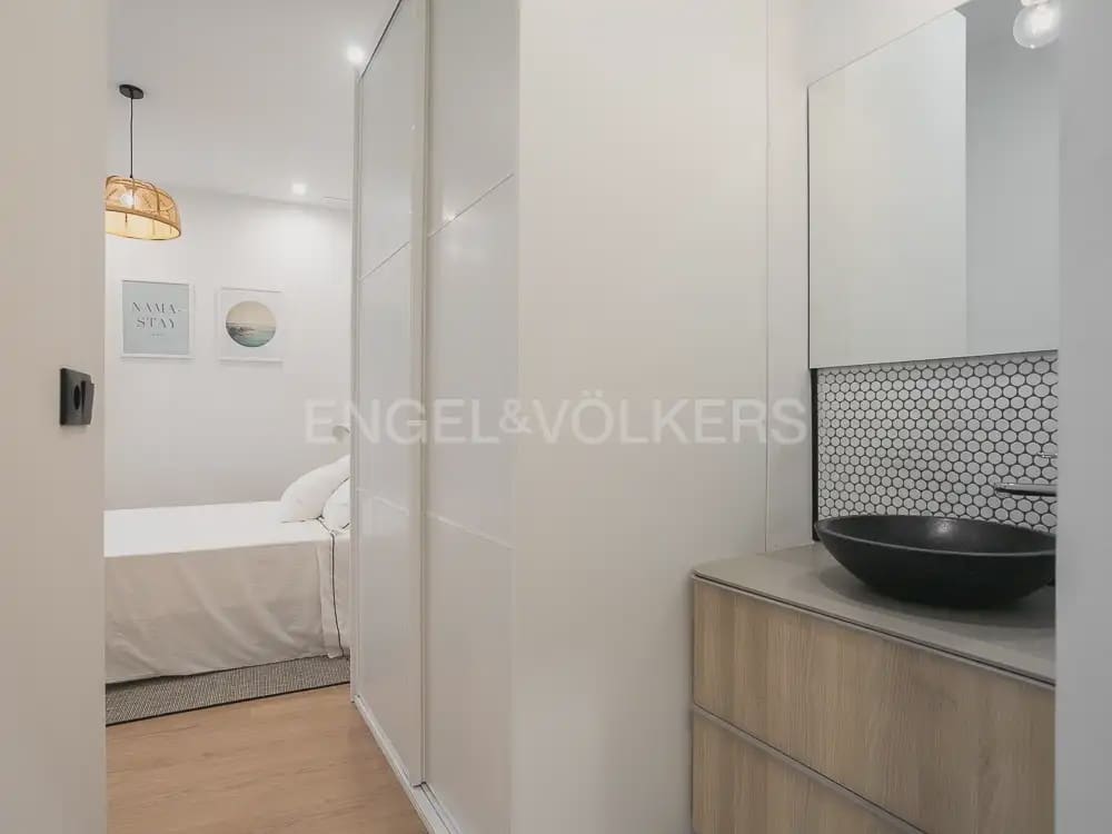 2 bedroom Flat for rent in Valencia city - € 2,400 (Ref: 10170425)