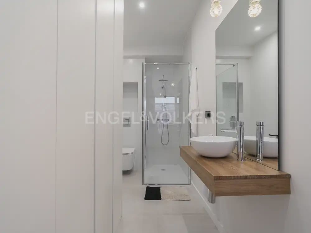 2 bedroom Flat for rent in Valencia city - € 2,400 (Ref: 10170425)