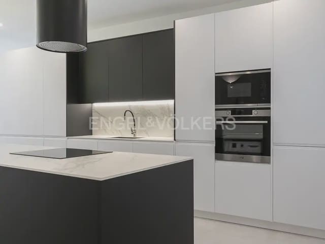 2 soverom Leilighet til leie i El Mercat, Valencia by - € 2 400 (Ref: 10170425)