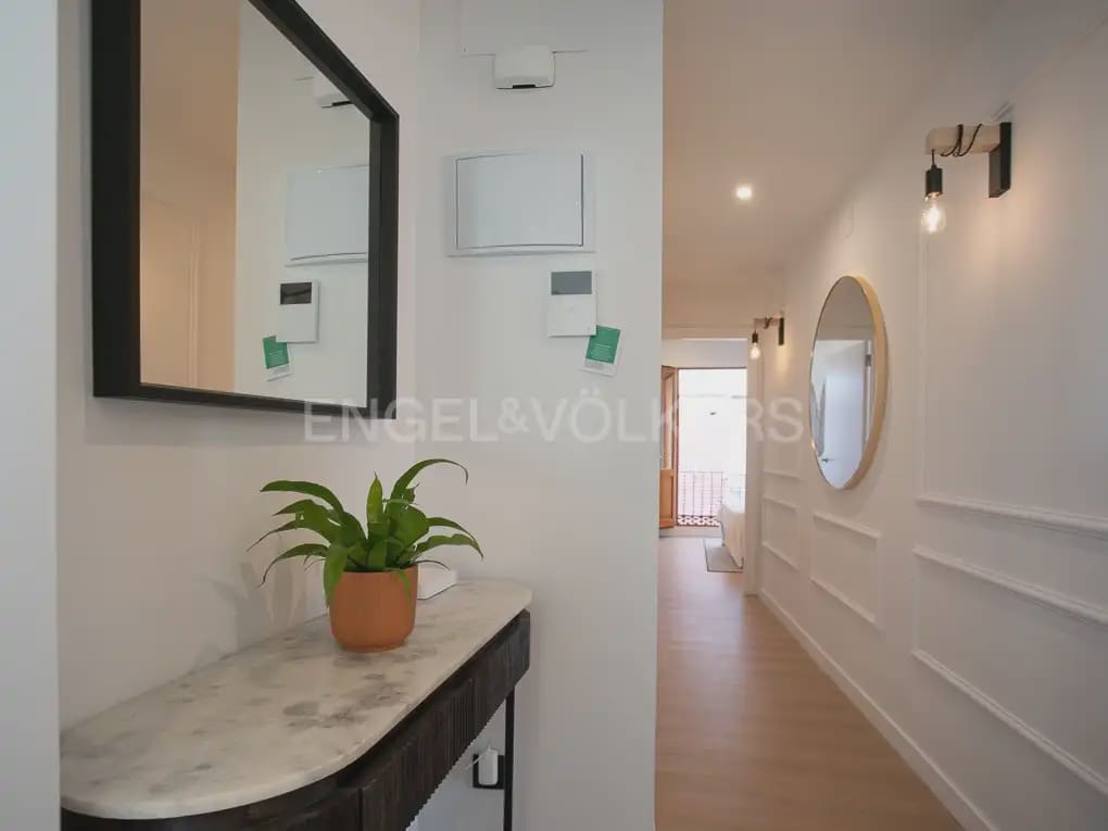 2 bedroom Flat for rent in Valencia city - € 2,400 (Ref: 10170425)