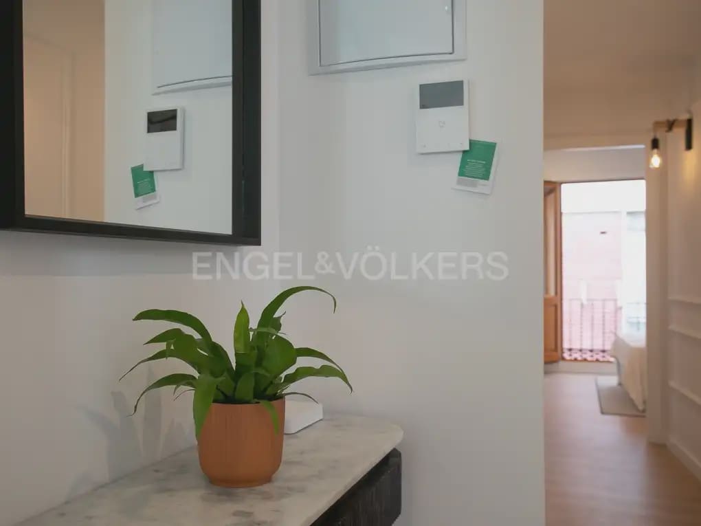 2 bedroom Flat for rent in Valencia city - € 2,400 (Ref: 10170425)
