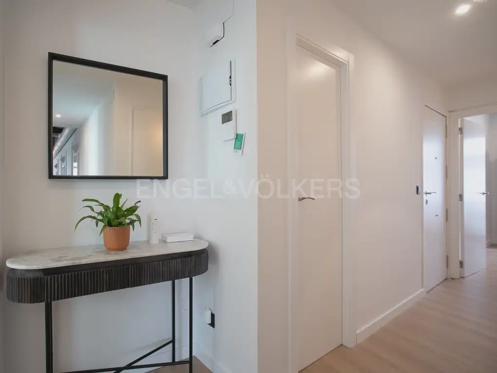 2 bedroom Flat for rent in Valencia city - € 2,400 (Ref: 10170425)