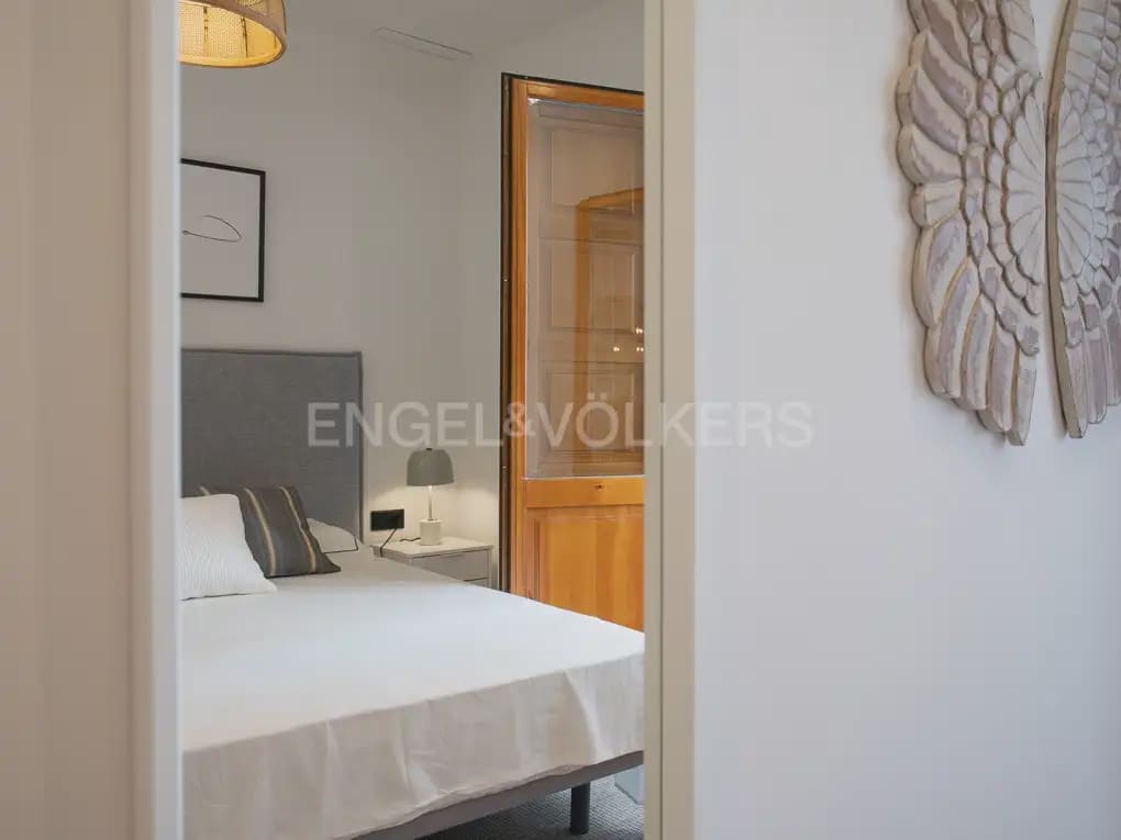 2 bedroom Flat for rent in Valencia city - € 2,400 (Ref: 10170425)