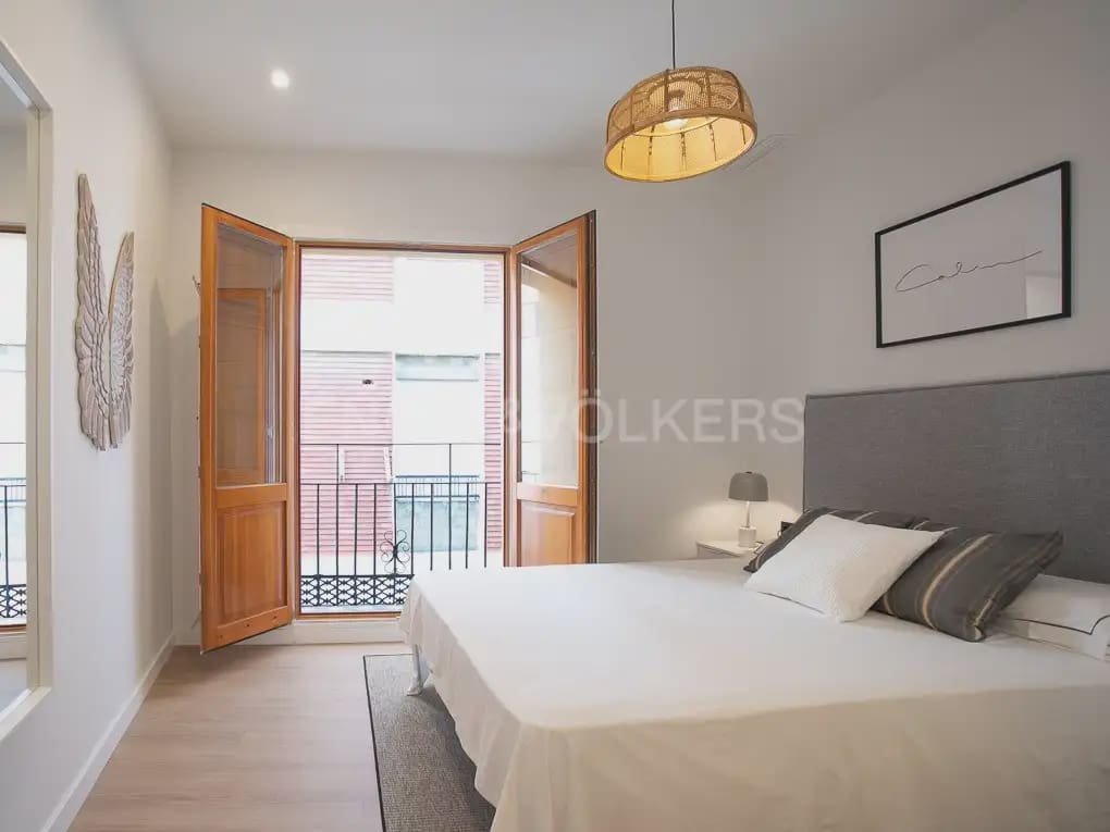 2 bedroom Flat for rent in Valencia city - € 2,400 (Ref: 10170425)