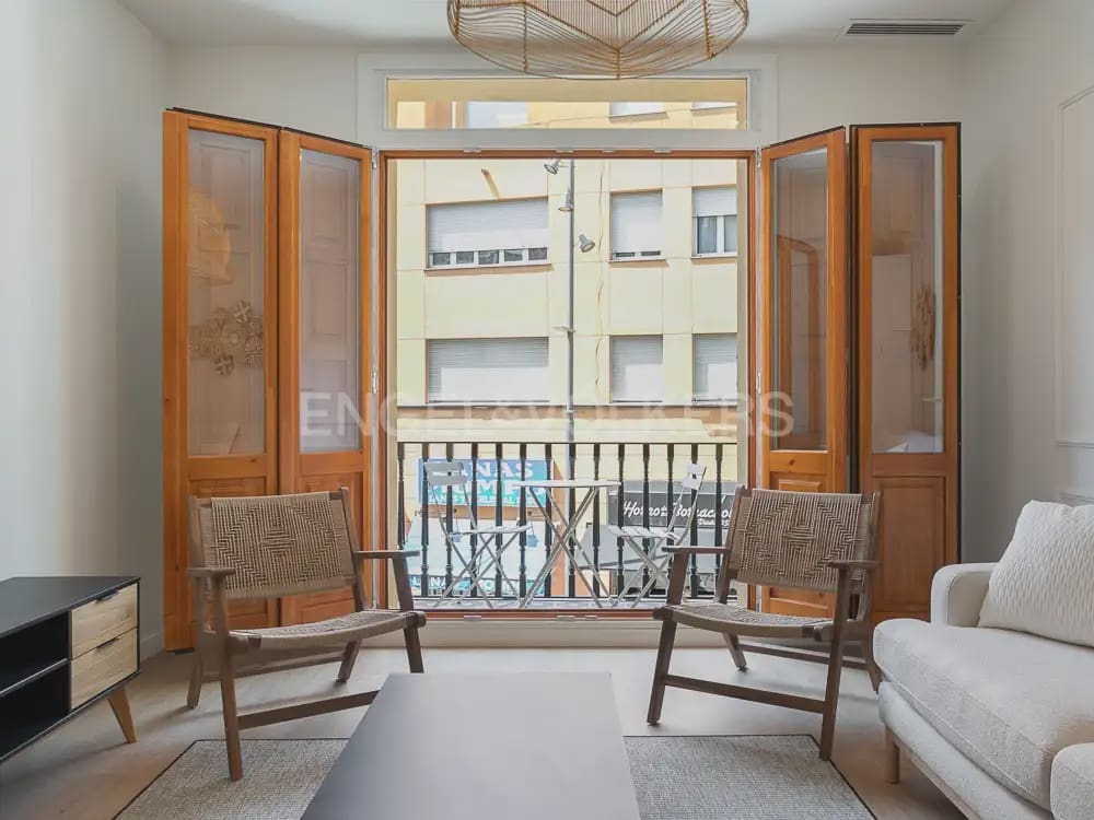 2 bedroom Flat for rent in Valencia city - € 2,400 (Ref: 10170425)