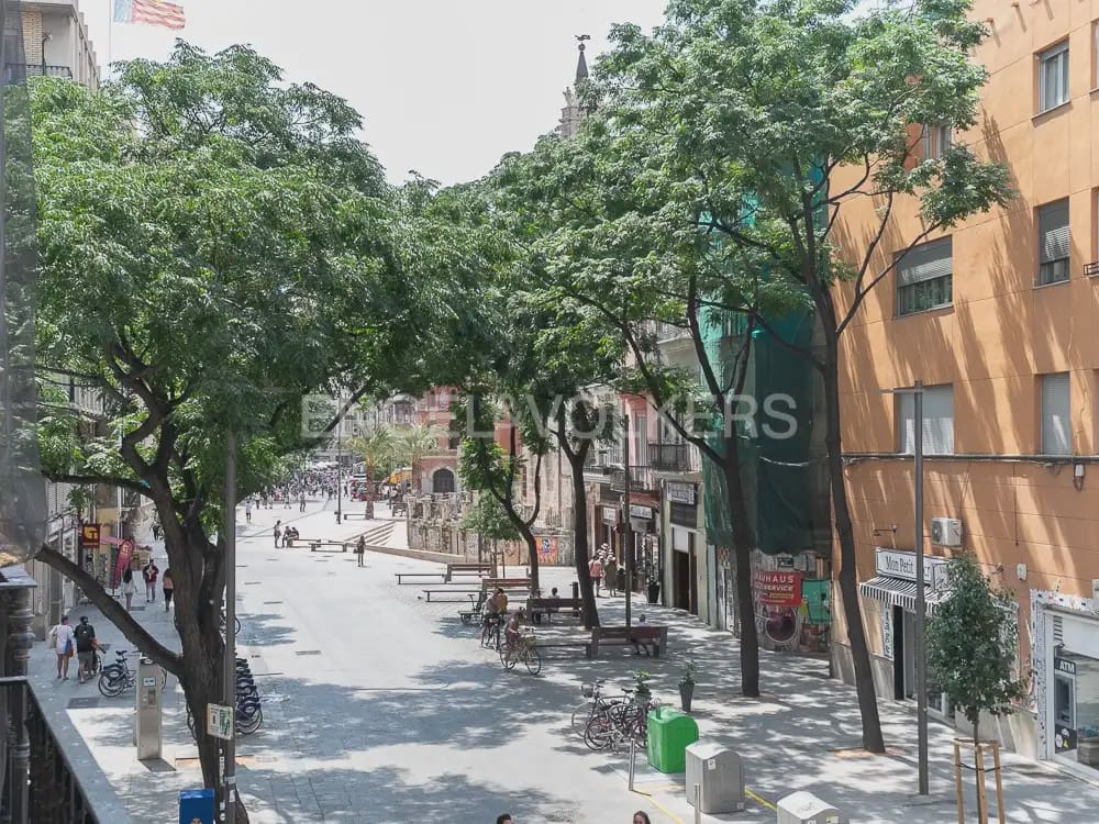 2 bedroom Flat for rent in Valencia city - € 2,400 (Ref: 10170425)