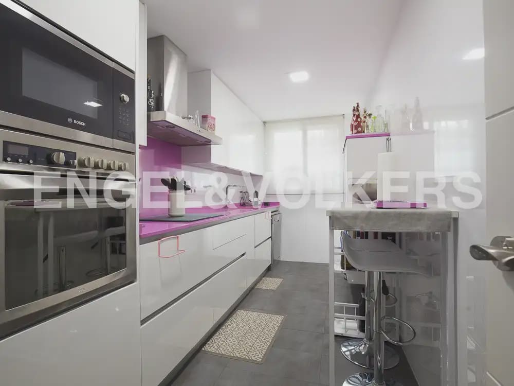 4 bedroom Flat for rent in Moncada with garage - € 1,600 (Ref: 10170426)