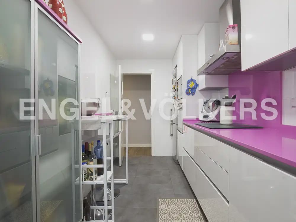 4 bedroom Flat for rent in Moncada with garage - € 1,600 (Ref: 10170426)
