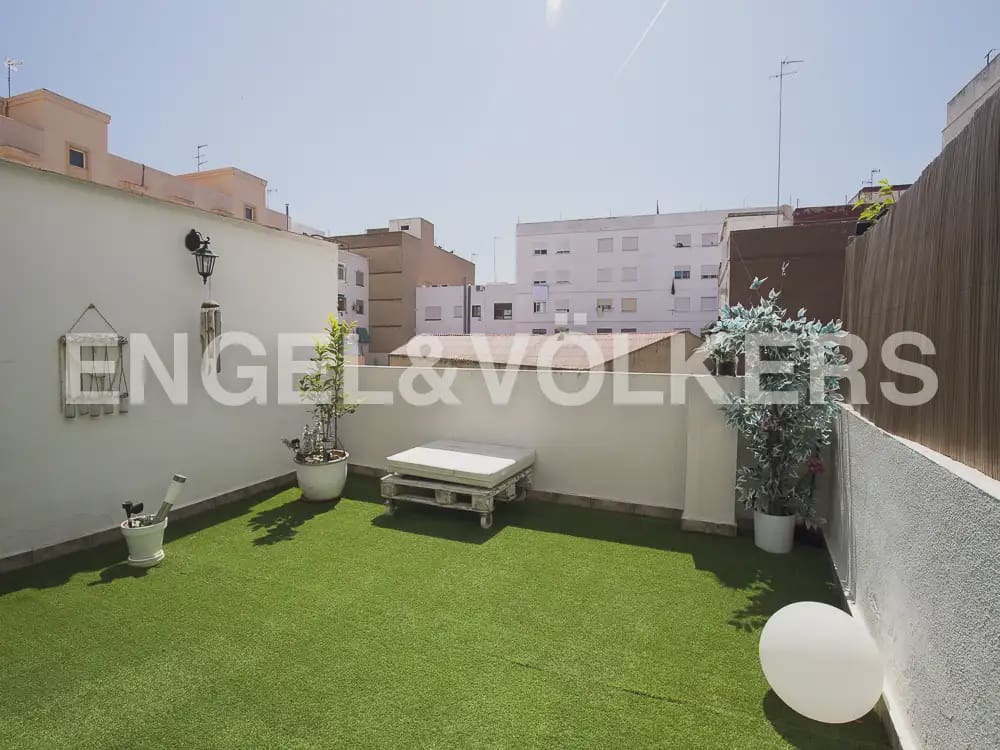 4 bedroom Flat for rent in Moncada with garage - € 1,600 (Ref: 10170426)