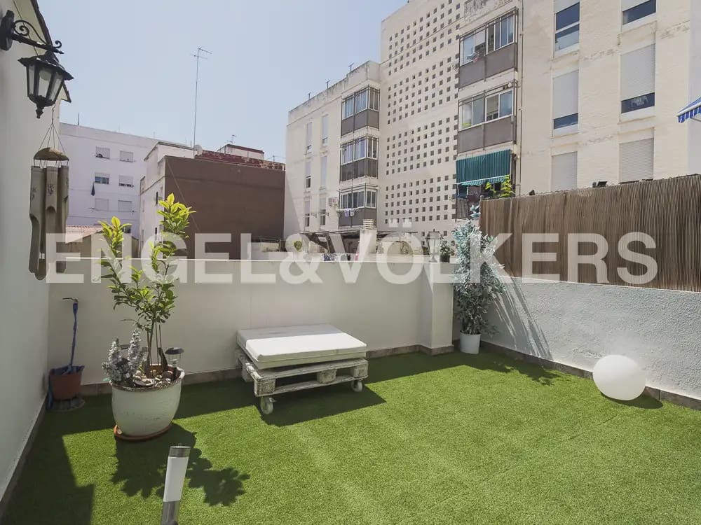 4 bedroom Flat for rent in Moncada with garage - € 1,600 (Ref: 10170426)