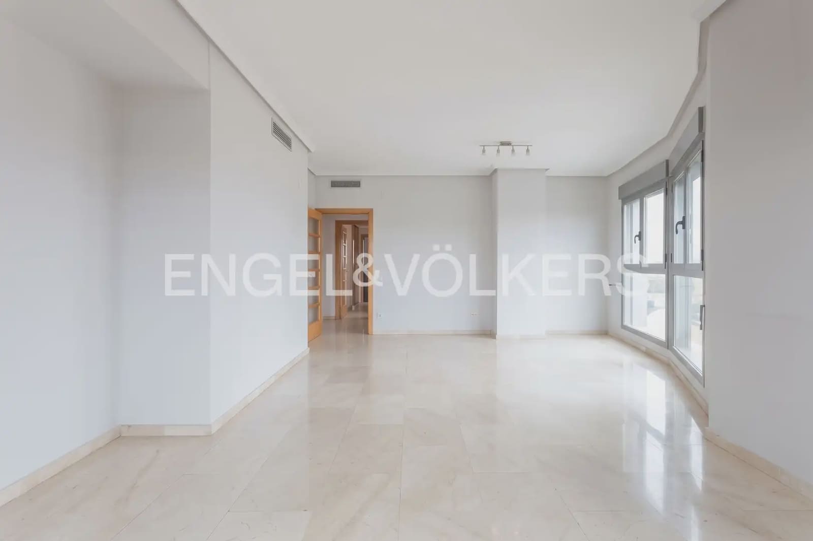 3 soveværelse Lejlighed til salg i Valencia by med swimmingpool garage - € 680.000 (Ref: 10170427)