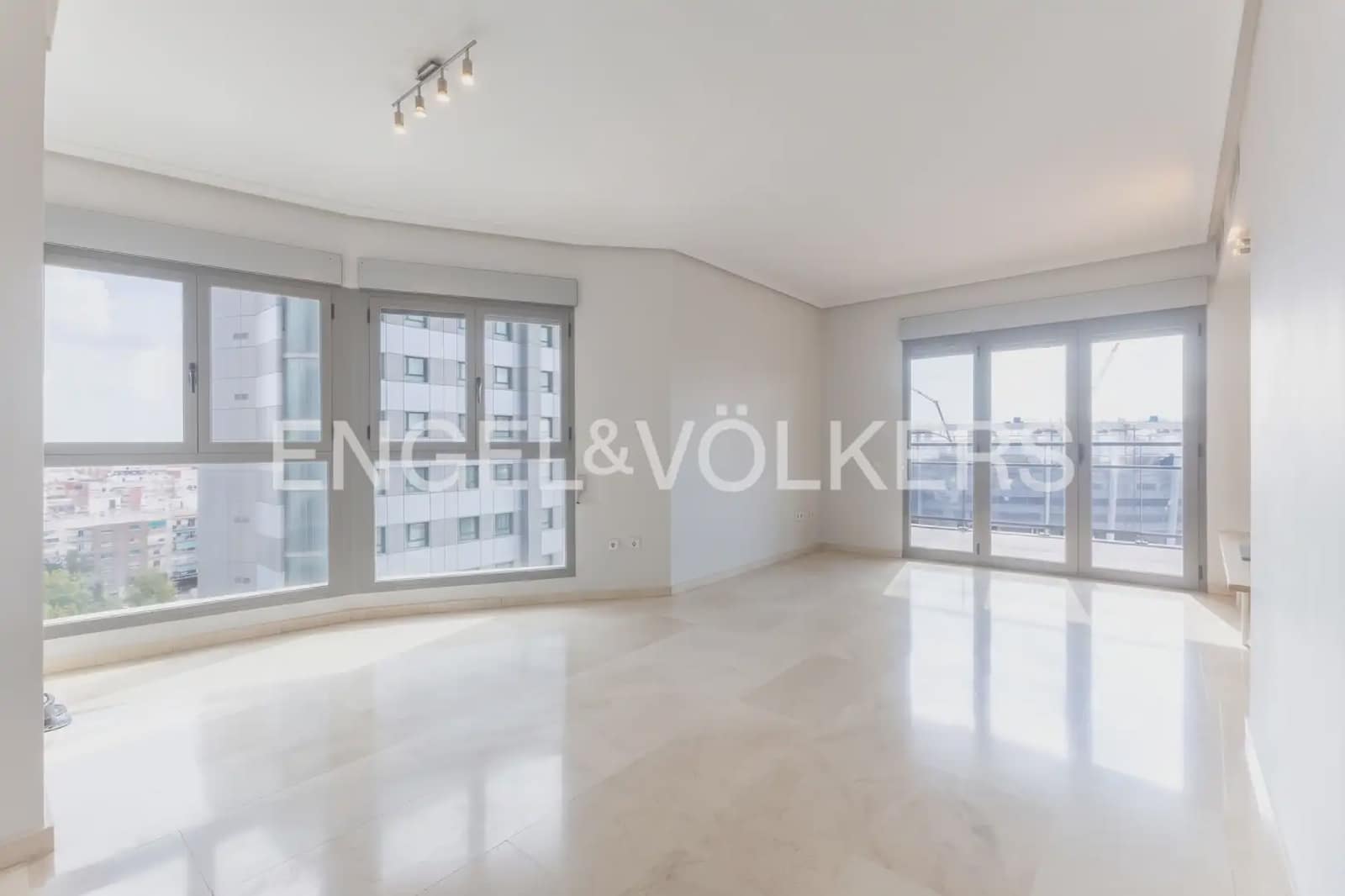3 soveværelse Lejlighed til salg i Valencia by med swimmingpool garage - € 680.000 (Ref: 10170427)