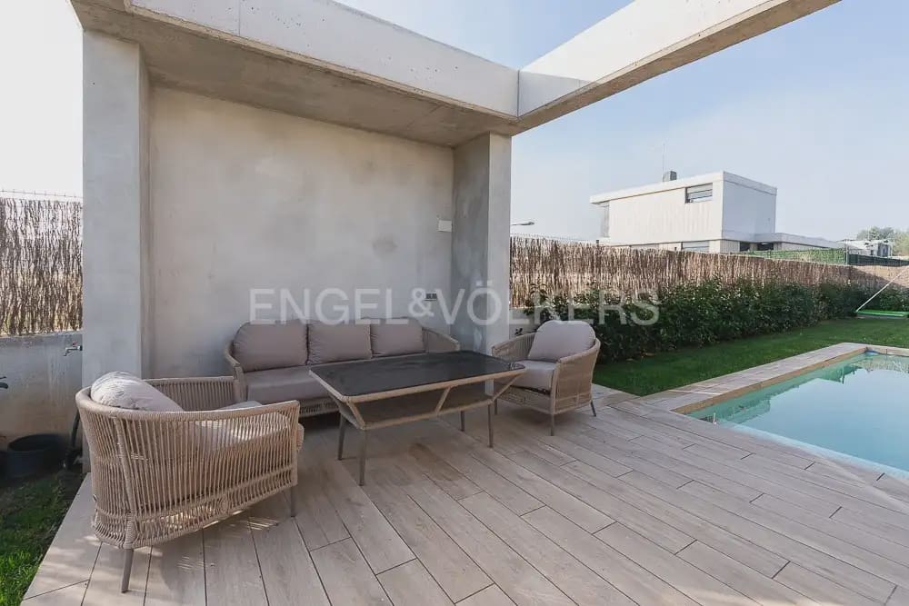 4 Zimmer Villa zu vermieten in Betera mit Pool Garage - 4.200 € (Ref: 10171946)