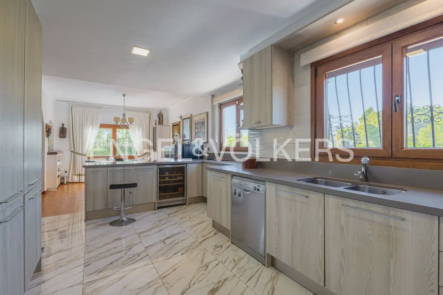 4 Zimmer Villa zu verkaufen in Oliva mit Pool Garage - 675.000 € (Ref: 10172163)
