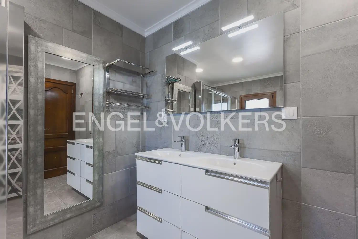 4 Zimmer Villa zu verkaufen in Oliva mit Pool Garage - 675.000 € (Ref: 10172163)