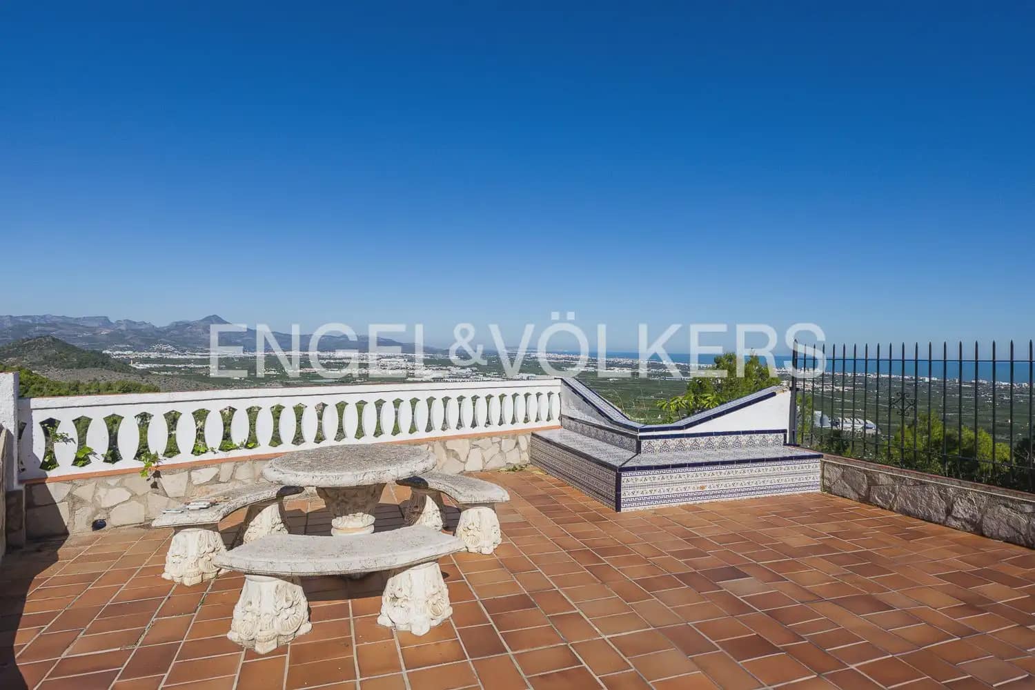 4 Zimmer Villa zu verkaufen in Oliva mit Pool Garage - 675.000 € (Ref: 10172163)