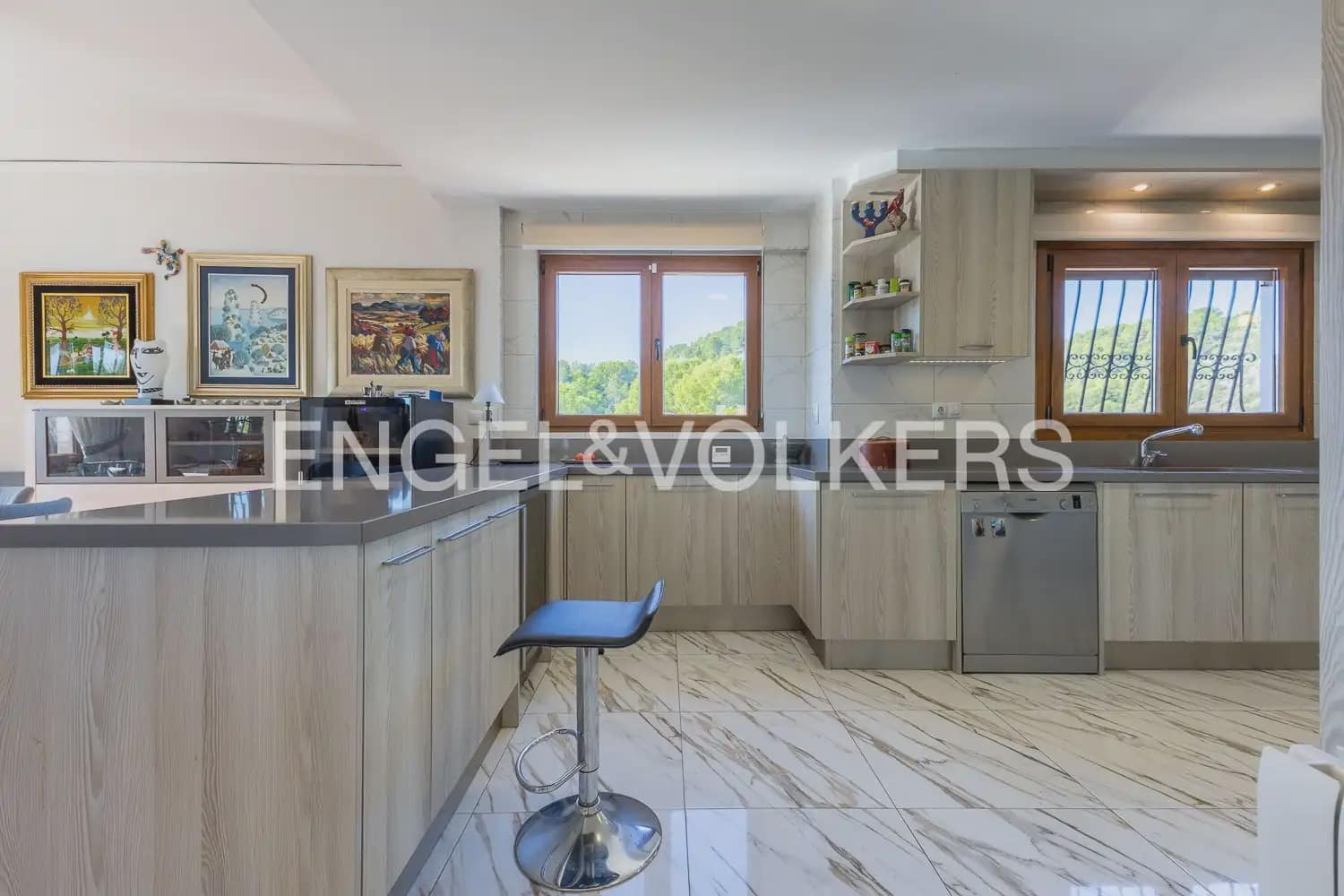 4 Zimmer Villa zu verkaufen in Oliva mit Pool Garage - 675.000 € (Ref: 10172163)