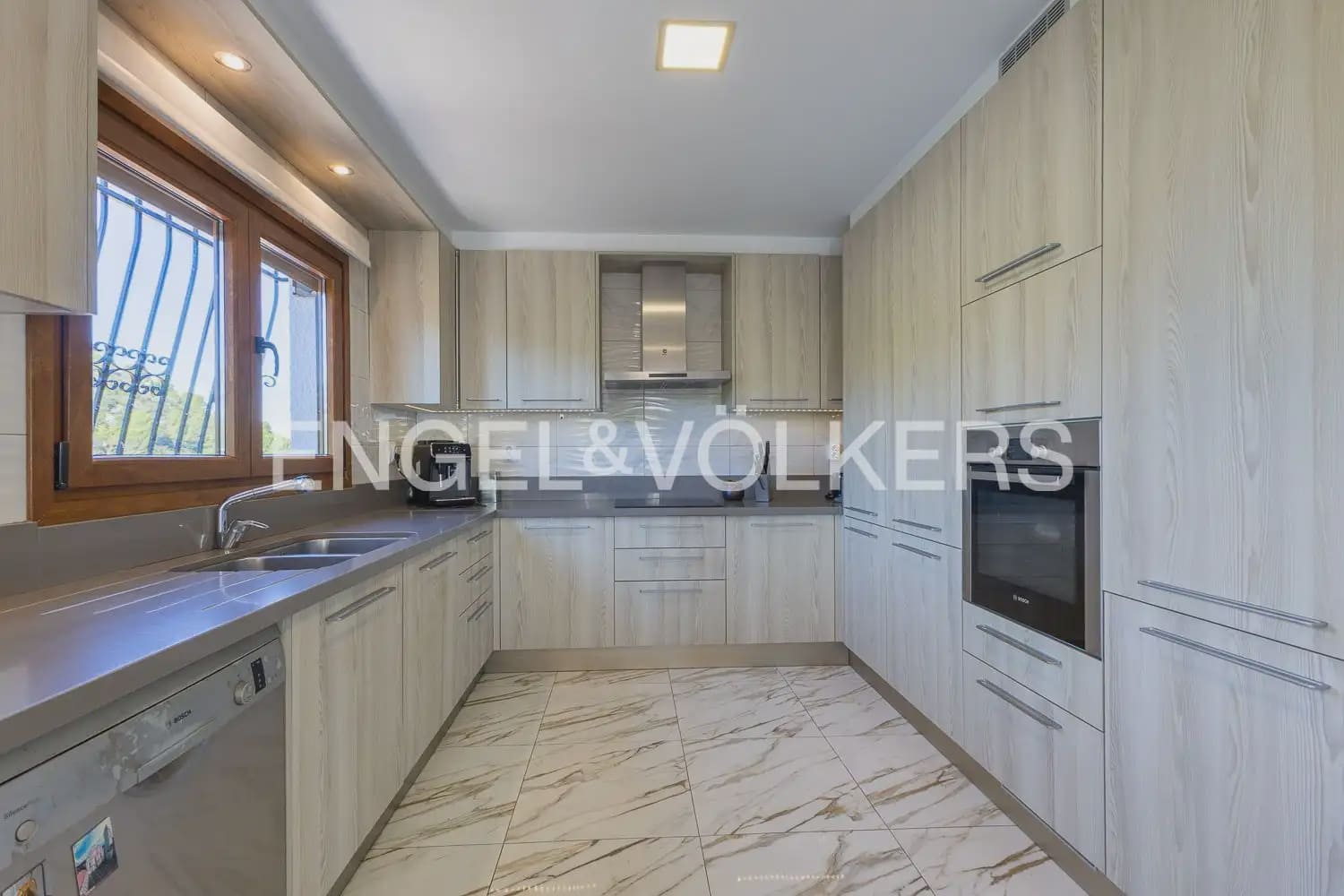 4 Zimmer Villa zu verkaufen in Oliva mit Pool Garage - 675.000 € (Ref: 10172163)