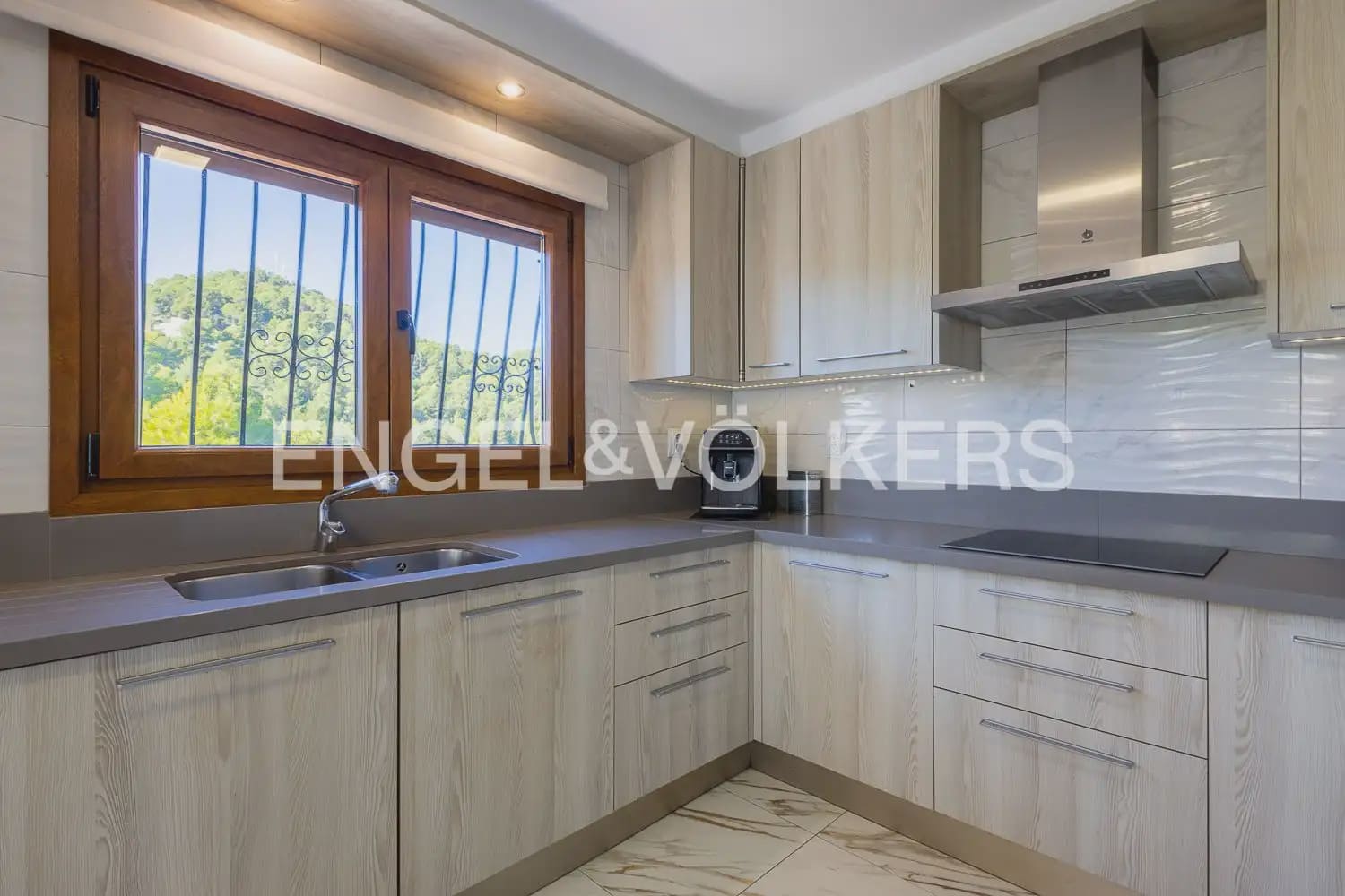 4 Zimmer Villa zu verkaufen in Oliva mit Pool Garage - 675.000 € (Ref: 10172163)