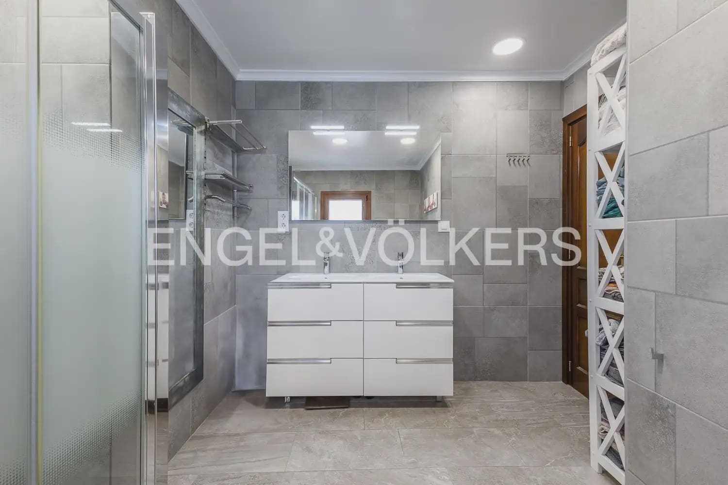 4 Zimmer Villa zu verkaufen in Oliva mit Pool Garage - 675.000 € (Ref: 10172163)