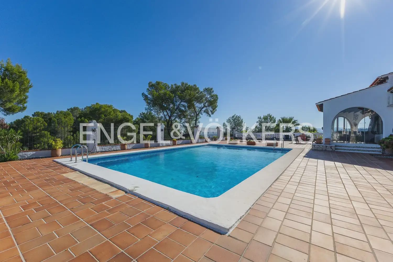 4 Zimmer Villa zu verkaufen in Oliva mit Pool Garage - 675.000 € (Ref: 10172163)