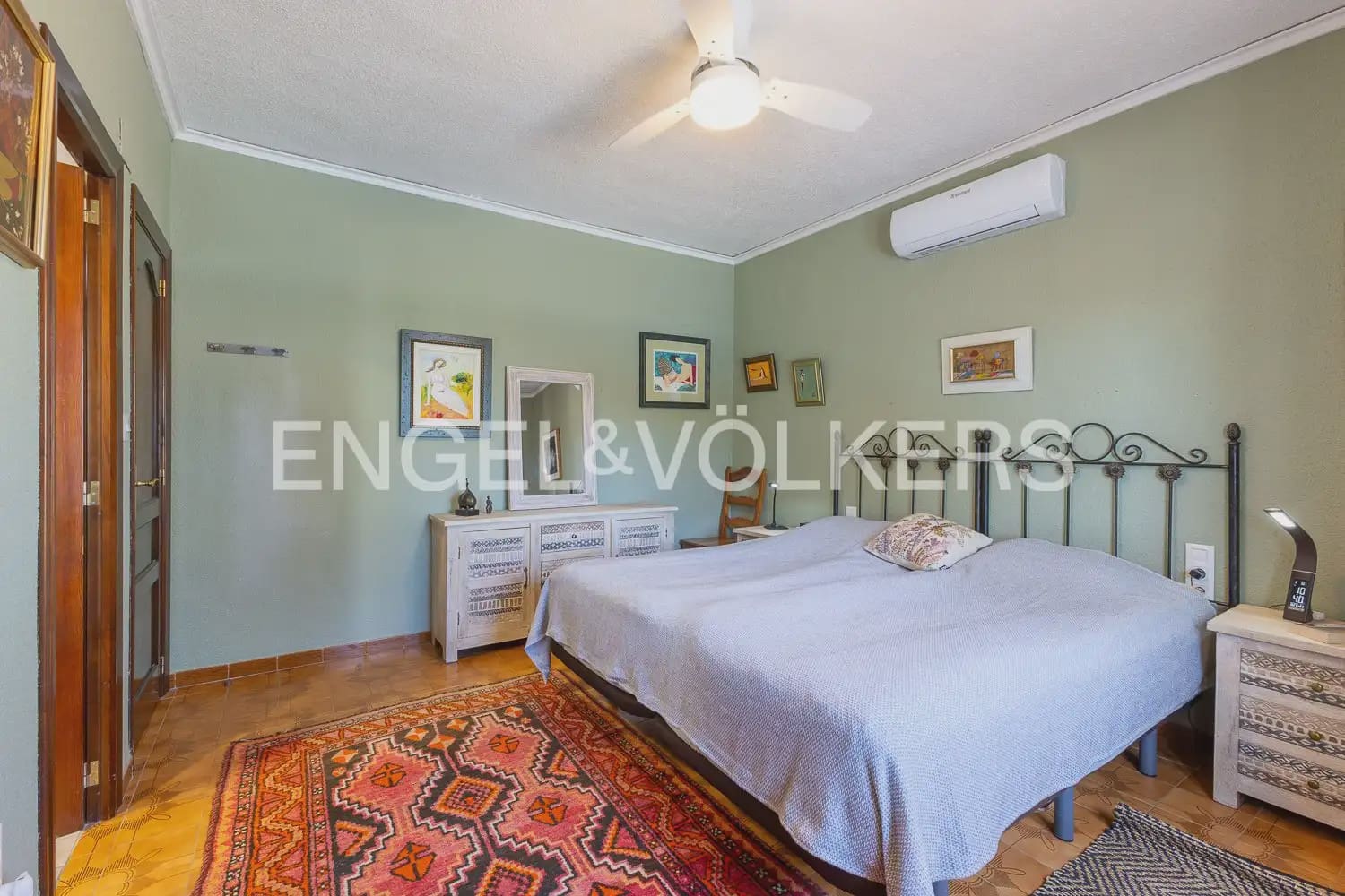 4 Zimmer Villa zu verkaufen in Oliva mit Pool Garage - 675.000 € (Ref: 10172163)