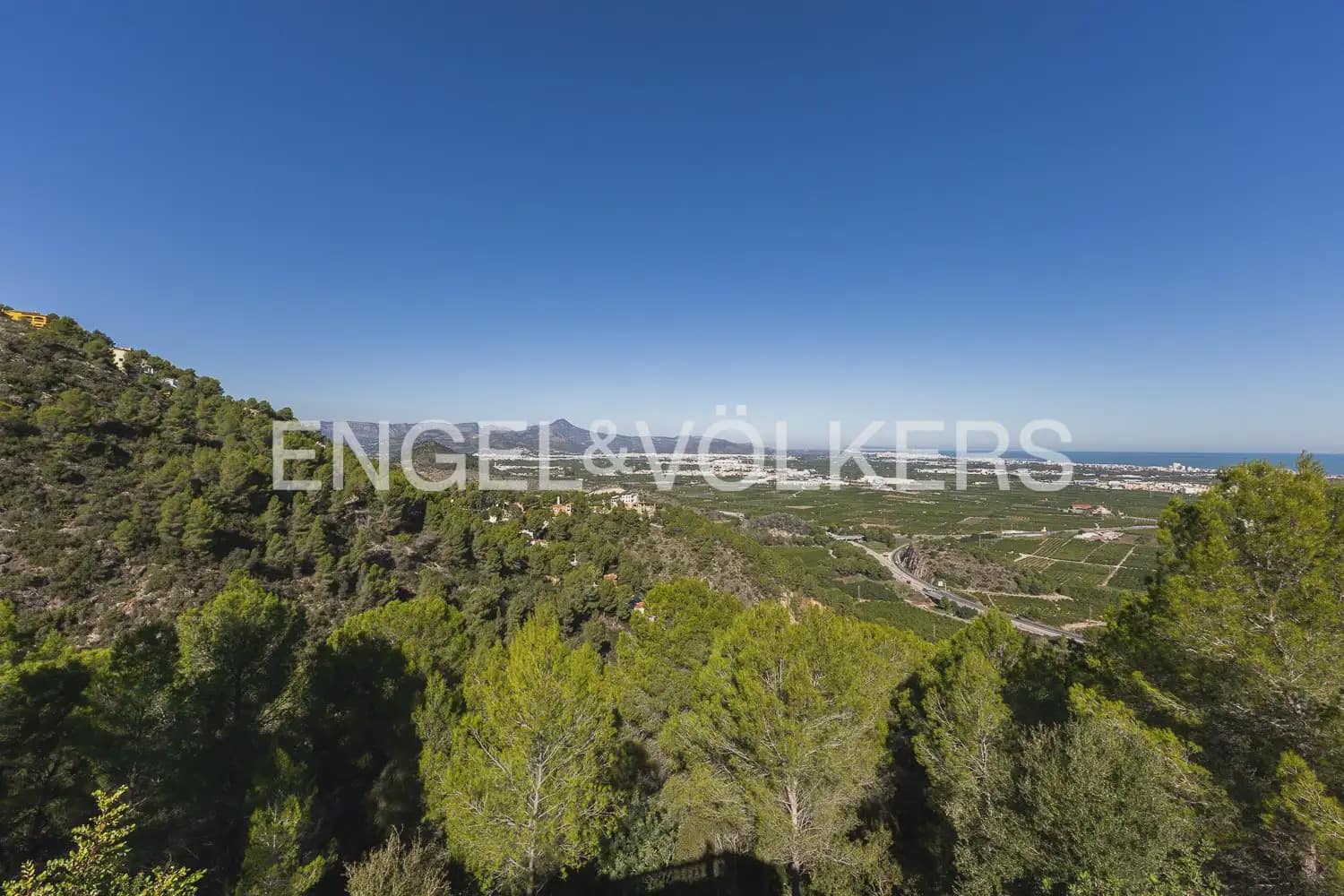 4 Zimmer Villa zu verkaufen in Oliva mit Pool Garage - 675.000 € (Ref: 10172163)