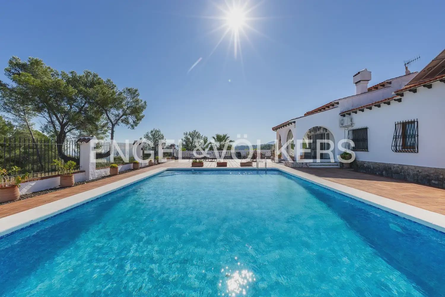 4 Zimmer Villa zu verkaufen in Oliva mit Pool Garage - 675.000 € (Ref: 10172163)