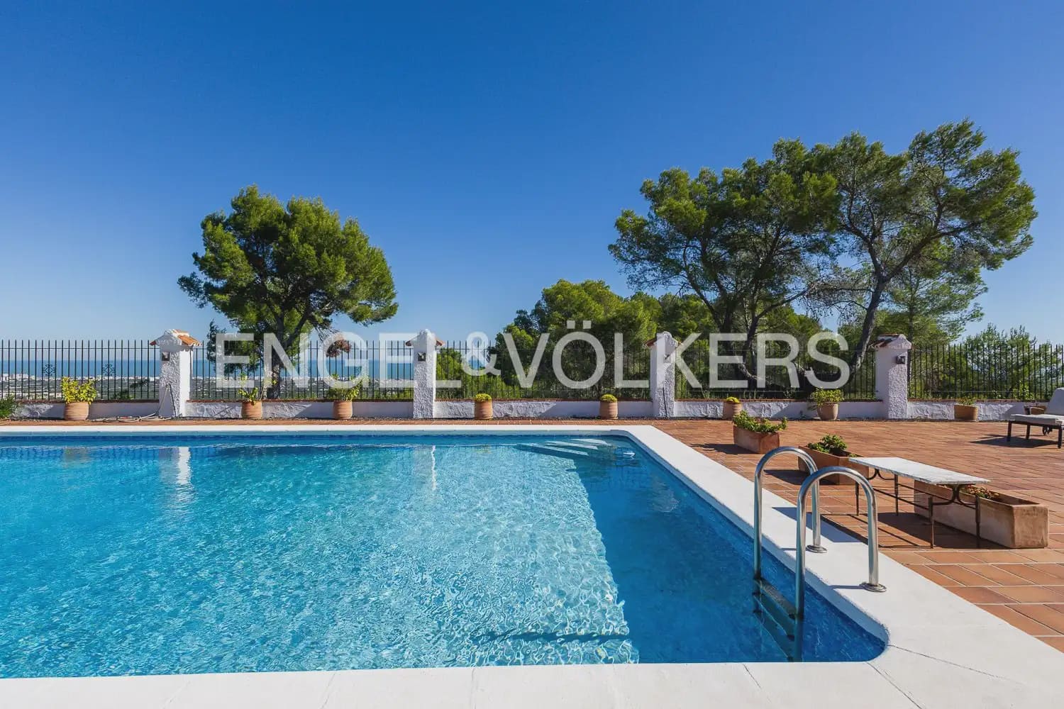 4 Zimmer Villa zu verkaufen in Oliva mit Pool Garage - 675.000 € (Ref: 10172163)