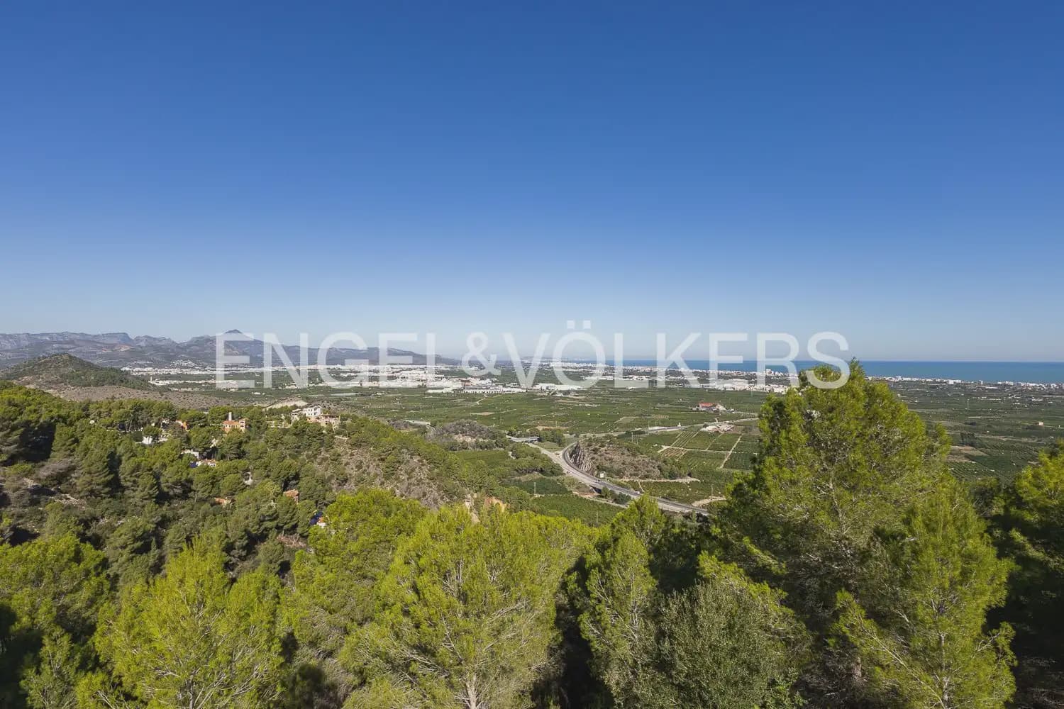 4 Zimmer Villa zu verkaufen in Oliva mit Pool Garage - 675.000 € (Ref: 10172163)
