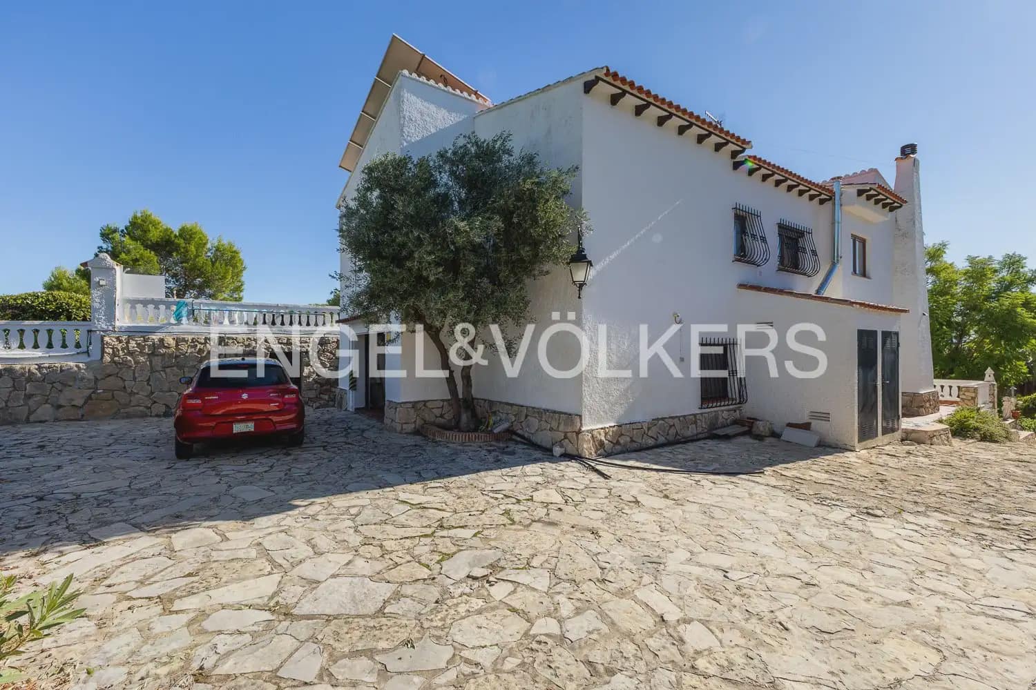 4 Zimmer Villa zu verkaufen in Oliva mit Pool Garage - 675.000 € (Ref: 10172163)