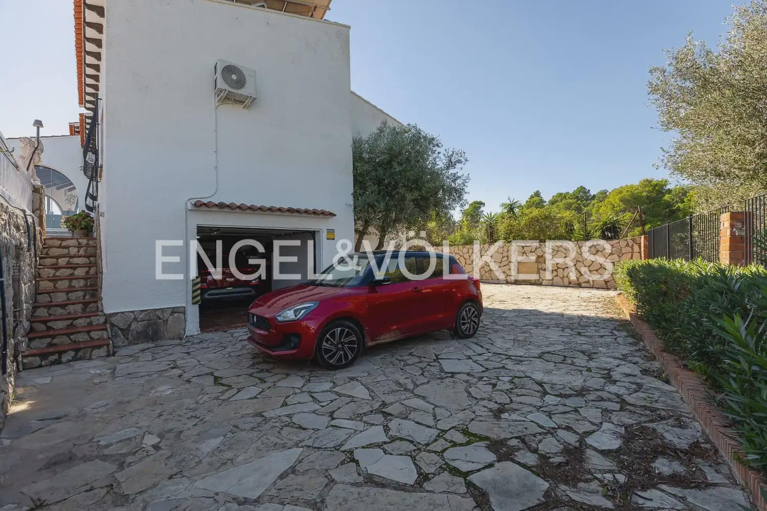 4 Zimmer Villa zu verkaufen in Oliva mit Pool Garage - 675.000 € (Ref: 10172163)