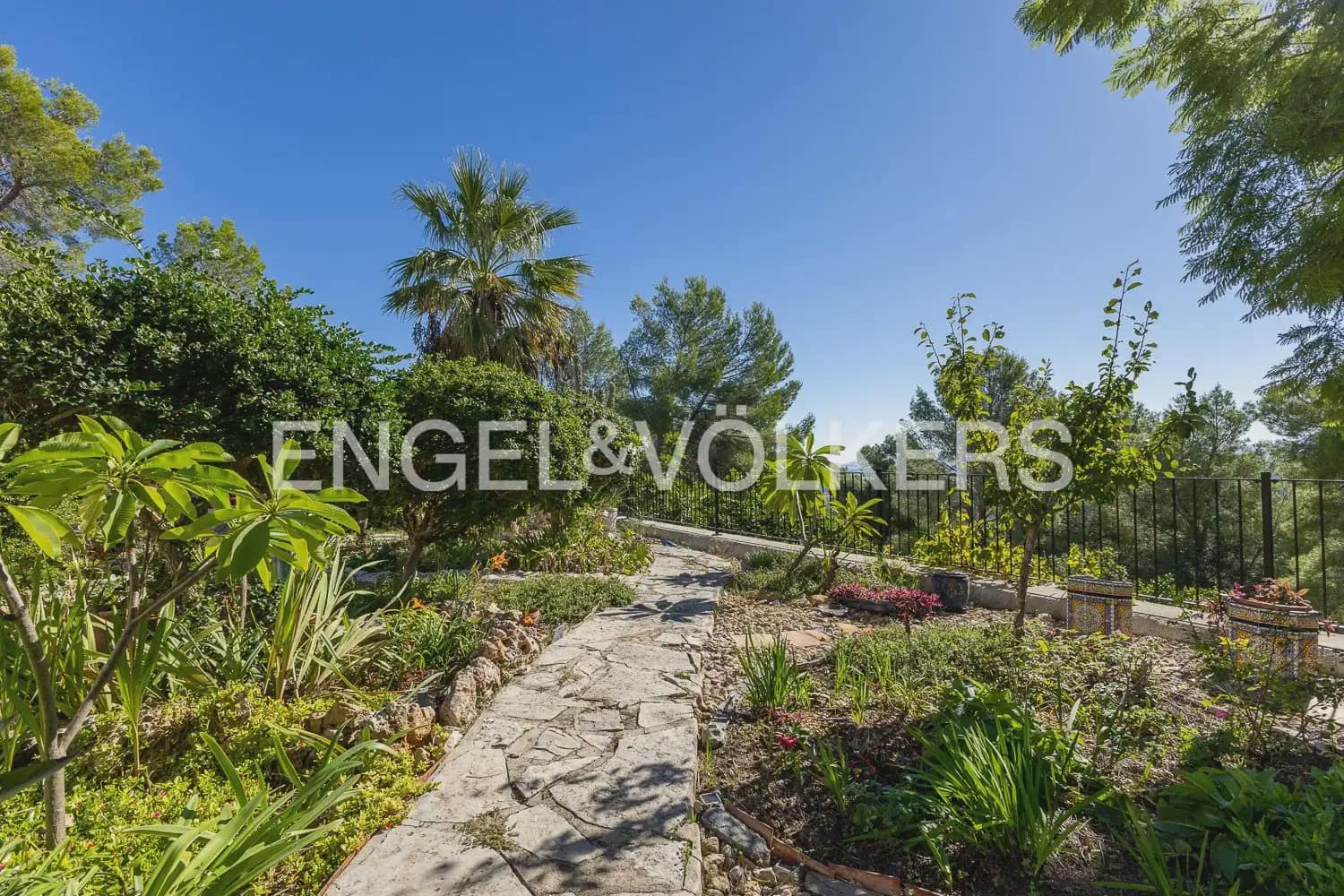 4 Zimmer Villa zu verkaufen in Oliva mit Pool Garage - 675.000 € (Ref: 10172163)