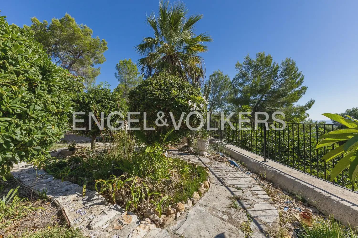 4 Zimmer Villa zu verkaufen in Oliva mit Pool Garage - 675.000 € (Ref: 10172163)