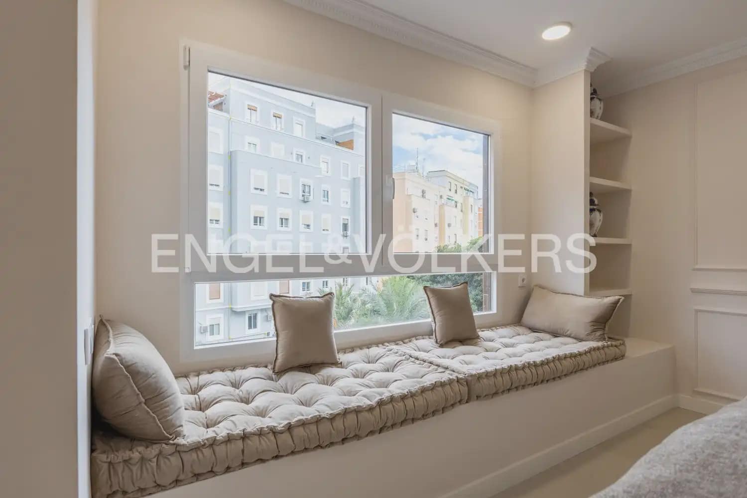 4 sovrum Lägenhet att hyra i Valencia stad med garage - 3 400 € (Ref: 10172471)