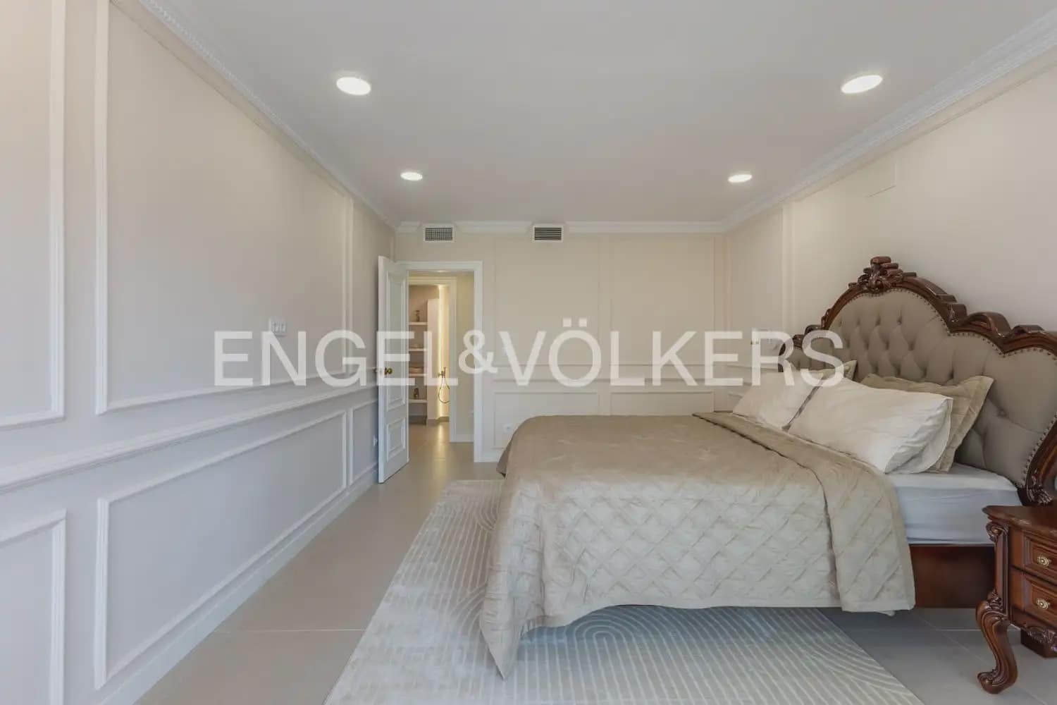 4 sovrum Lägenhet att hyra i Valencia stad med garage - 3 400 € (Ref: 10172471)