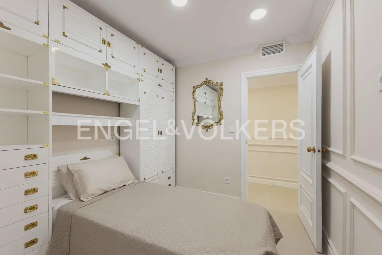 4 sovrum Lägenhet att hyra i Valencia stad med garage - 3 400 € (Ref: 10172471)