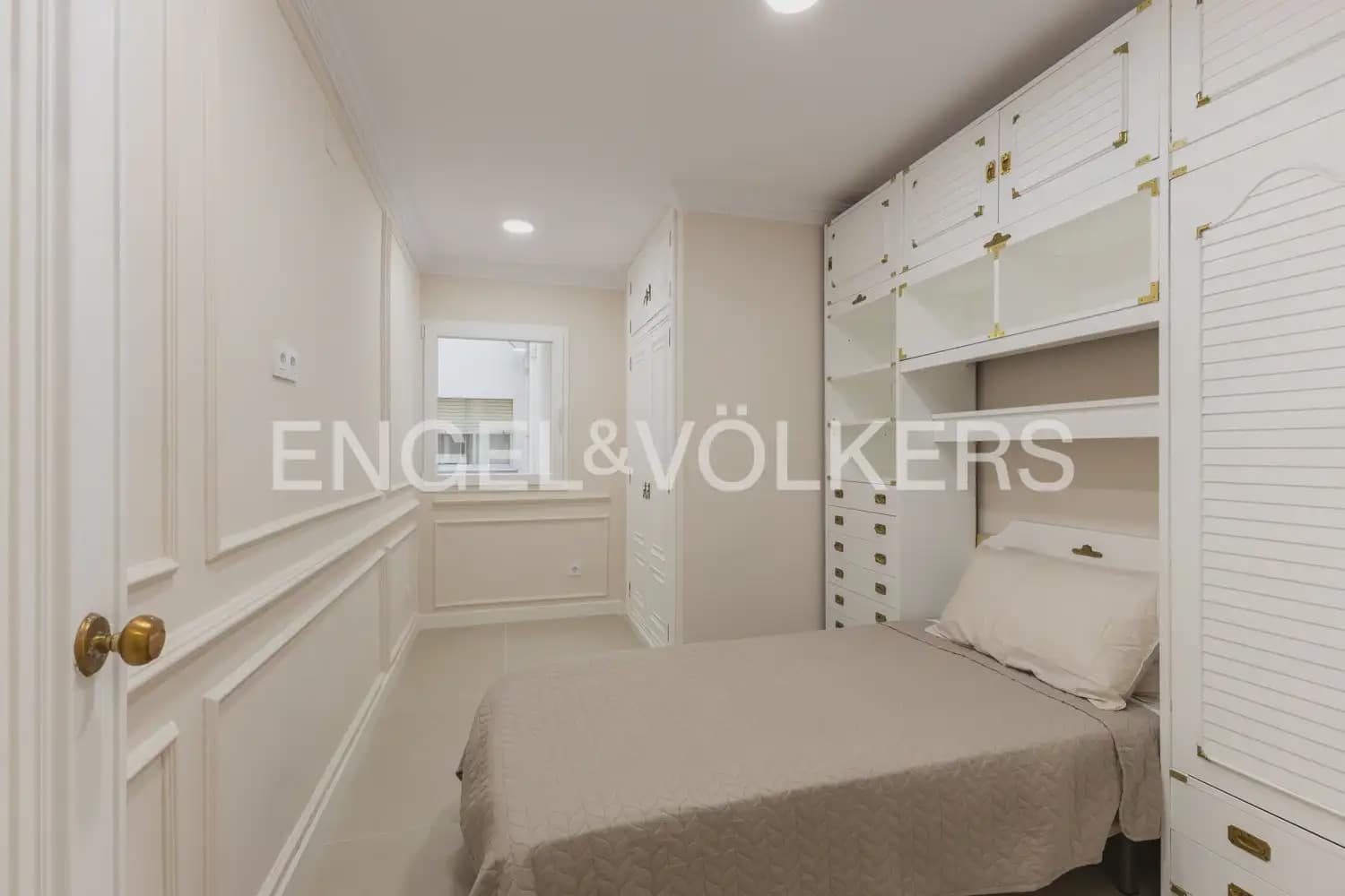 4 sovrum Lägenhet att hyra i Valencia stad med garage - 3 400 € (Ref: 10172471)