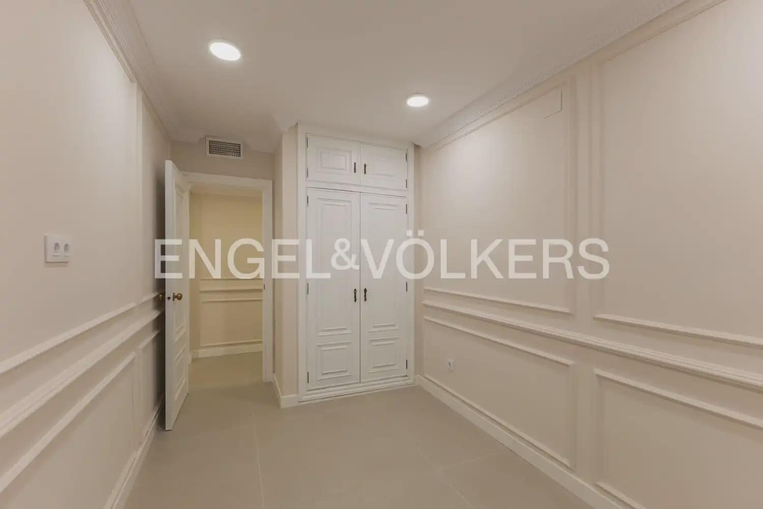 4 sovrum Lägenhet att hyra i Valencia stad med garage - 3 400 € (Ref: 10172471)