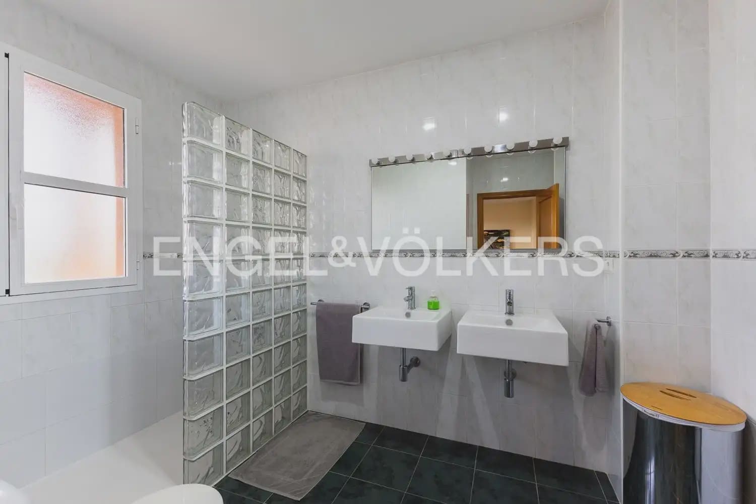 Chalet de 3 habitaciones en Riba-roja de Túria en venta con garaje - 525.000 € (Ref: 10172480)