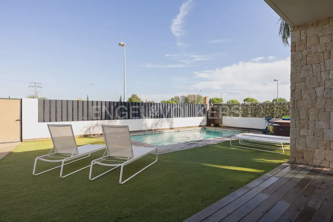 3 soveværelse Villa til leje i Albal med swimmingpool garage - € 3.600 (Ref: 10173001)