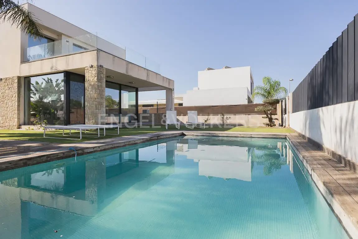 3 soveværelse Villa til leje i Albal med swimmingpool garage - € 3.600 (Ref: 10173001)
