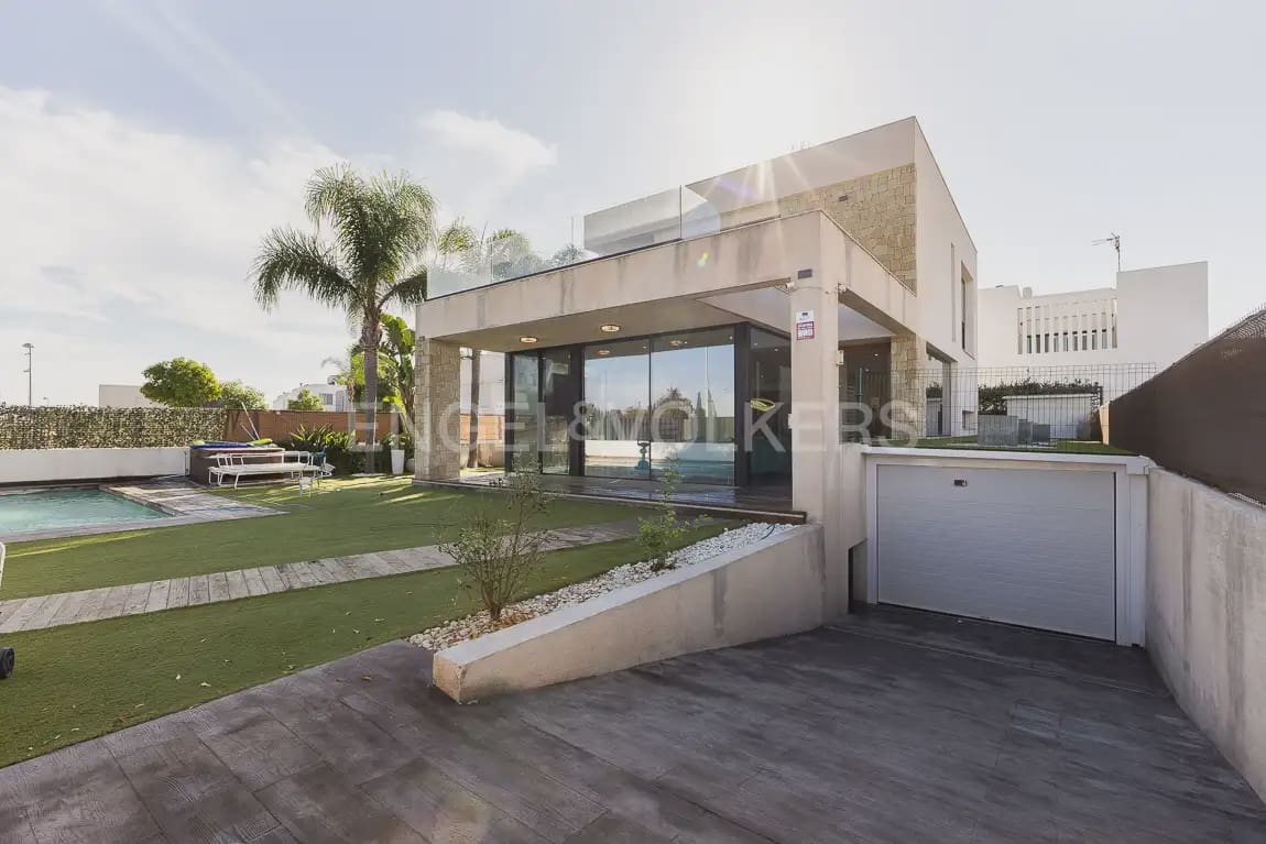 3 soveværelse Villa til leje i Albal med swimmingpool garage - € 3.600 (Ref: 10173001)