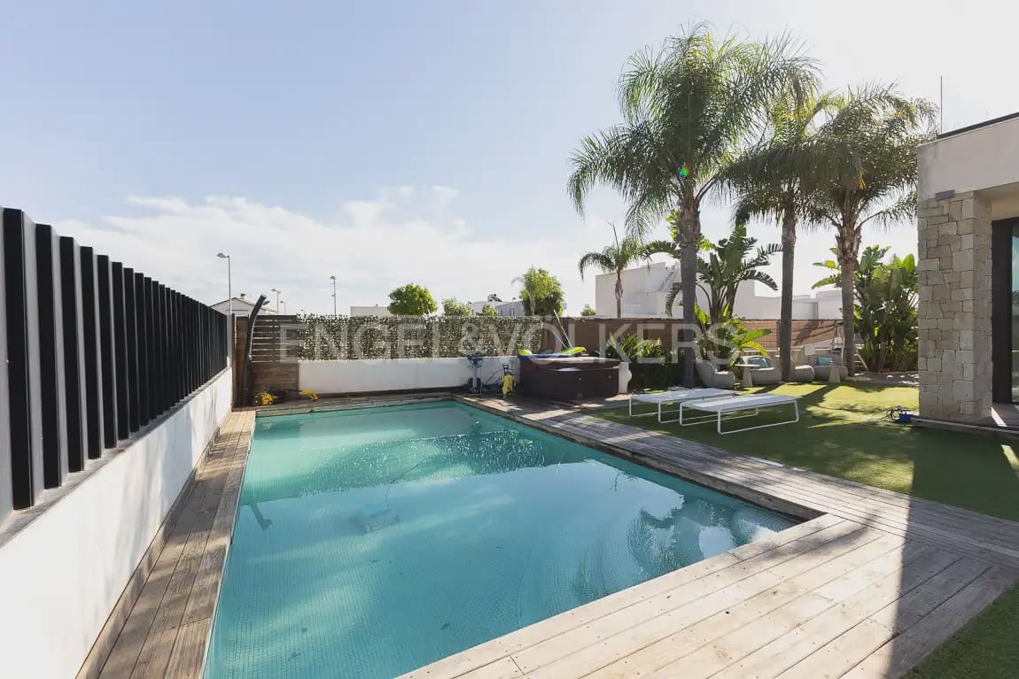 3 soveværelse Villa til leje i Albal med swimmingpool garage - € 3.600 (Ref: 10173001)
