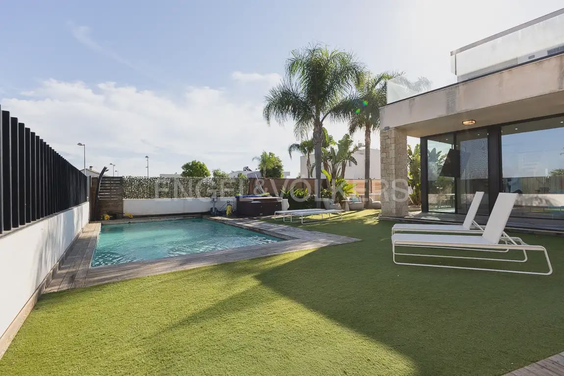 3 soveværelse Villa til leje i Albal med swimmingpool garage - € 3.600 (Ref: 10173001)