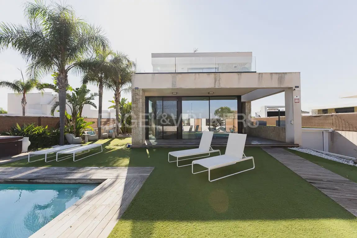 3 soveværelse Villa til leje i Albal med swimmingpool garage - € 3.600 (Ref: 10173001)
