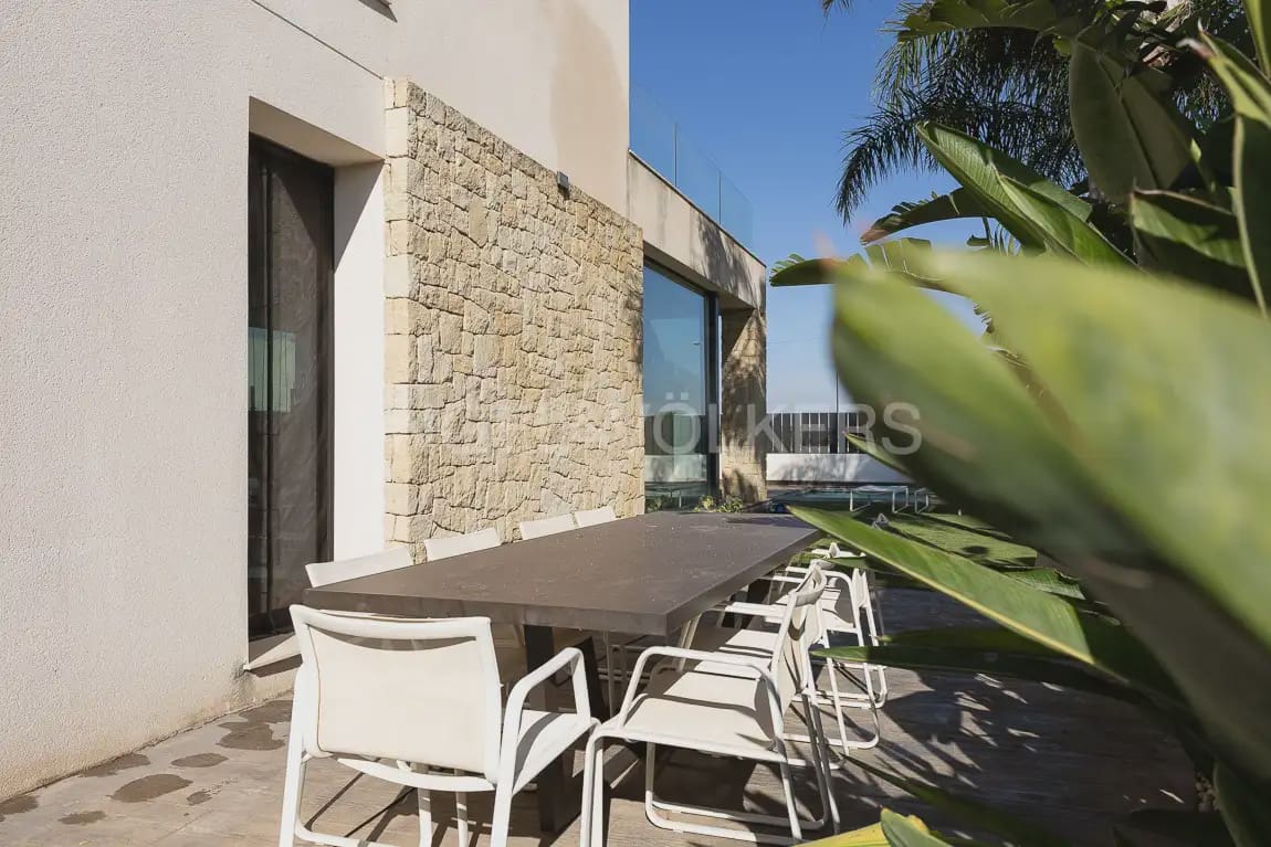 3 soveværelse Villa til leje i Albal med swimmingpool garage - € 3.600 (Ref: 10173001)
