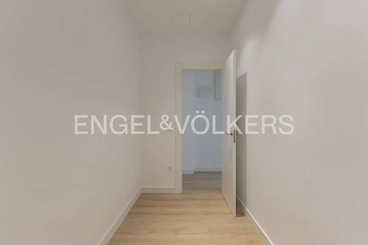 4 soverom Leilighet til leie i Valencia by - € 2 200 (Ref: 10175869)
