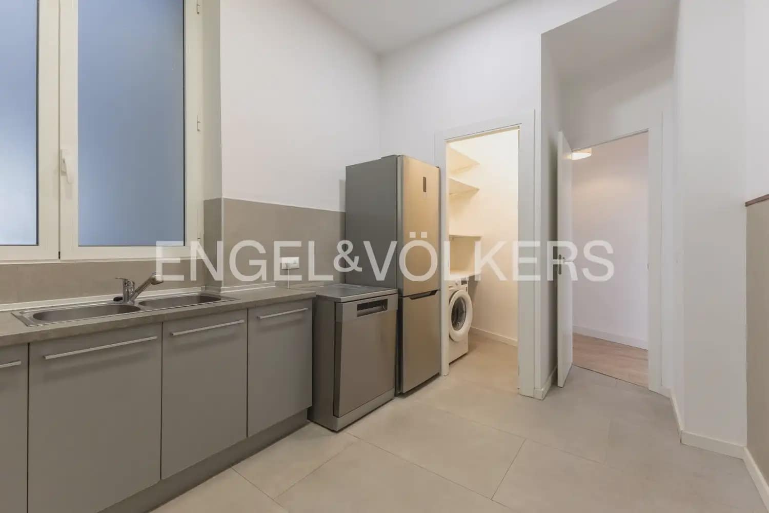 4 soverom Leilighet til leie i Valencia by - € 2 200 (Ref: 10175869)