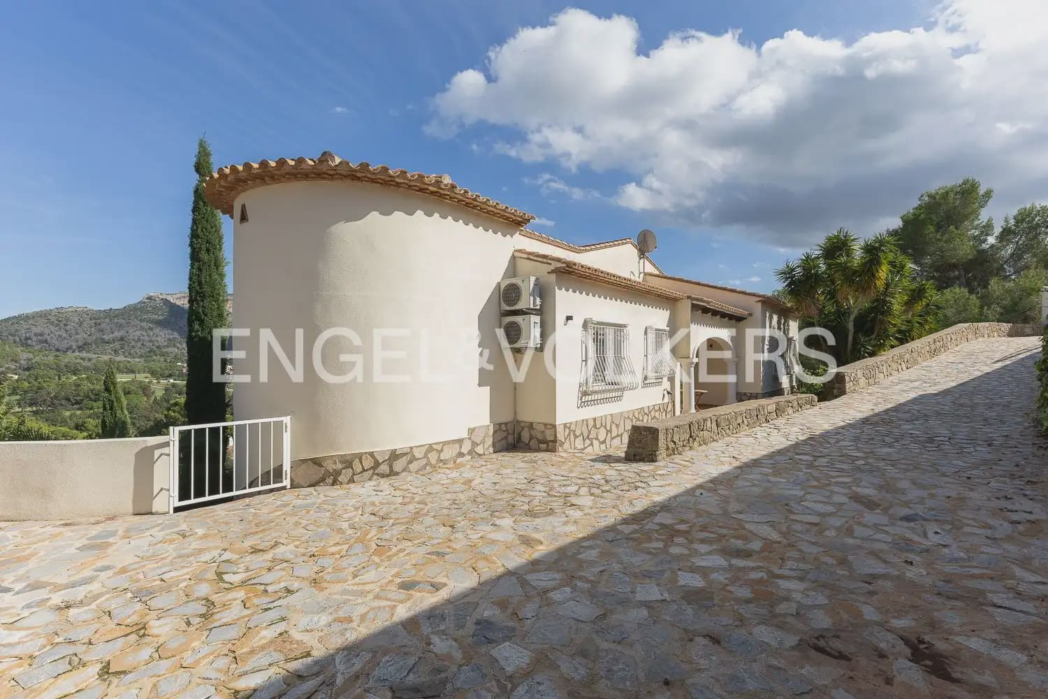 7 slaapkamer Villa te koop in Pedreguer met zwembad garage - € 940.000 (Ref: 10175999)